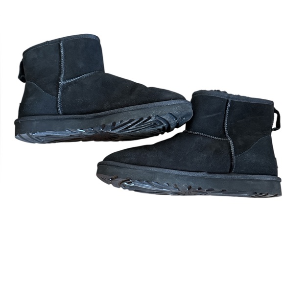 UGG Black CLASSIC MINI II Women’s shearling Boots 11 - Picture 4 of 6